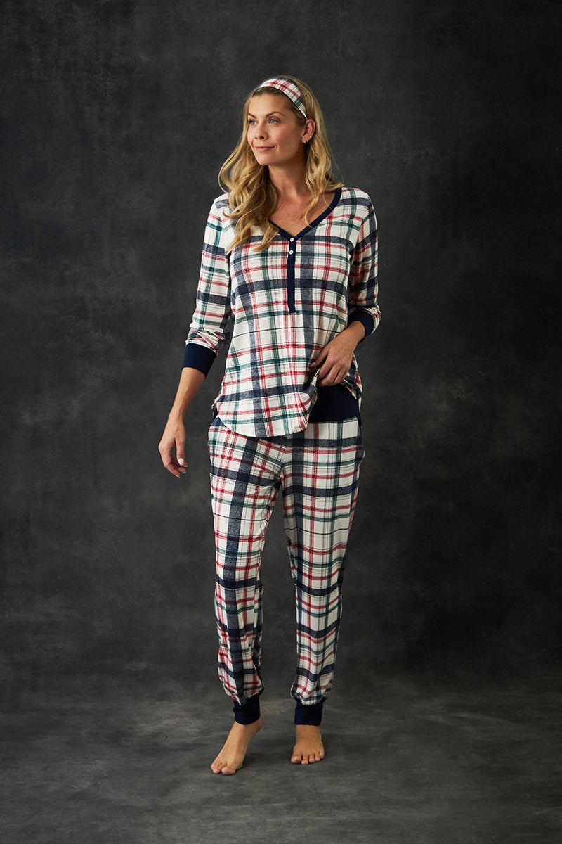 Amber is 5'9", typically wear a size 6 and is wearing a size medium