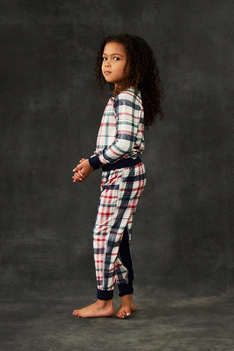 Jaia is 4 years old, 3'3" tall and is wearing a size 3/4