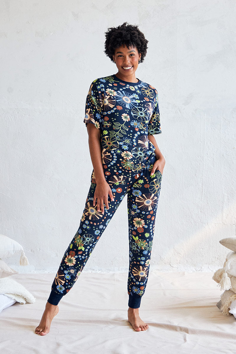 Alex is 5'11", typically wears a size 8/10 and is wearing a size medium