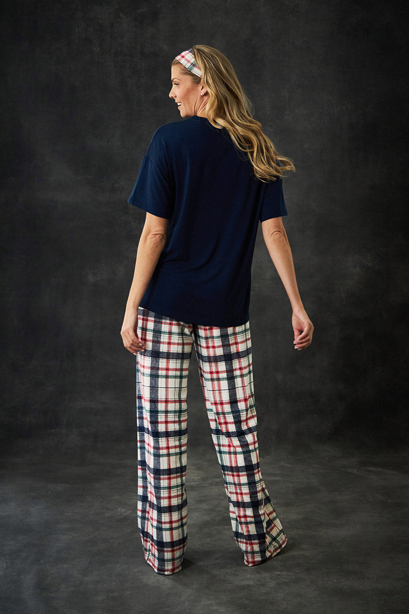 Amber is 5'9", typically wear a size 6 and is wearing a size medium