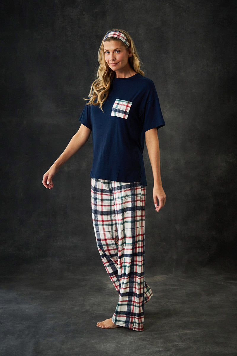 Amber is 5'9", typically wear a size 6 and is wearing a size medium