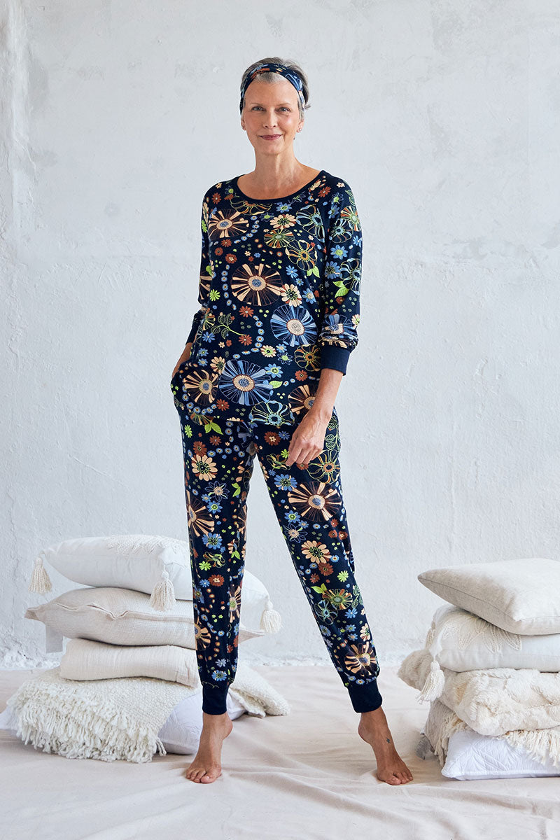 Laroe is 5'11", typically wears a size 6/8 and is wearing a size medium