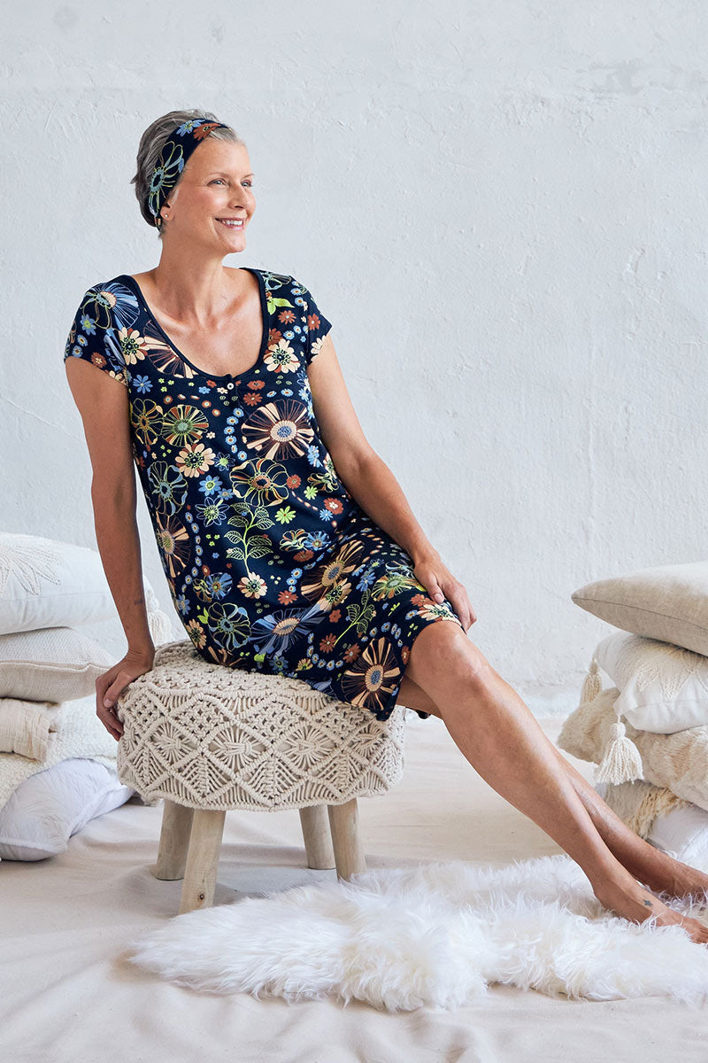 Laroe is 5'11", typically wears a size 6/8 and is wearing a size medium