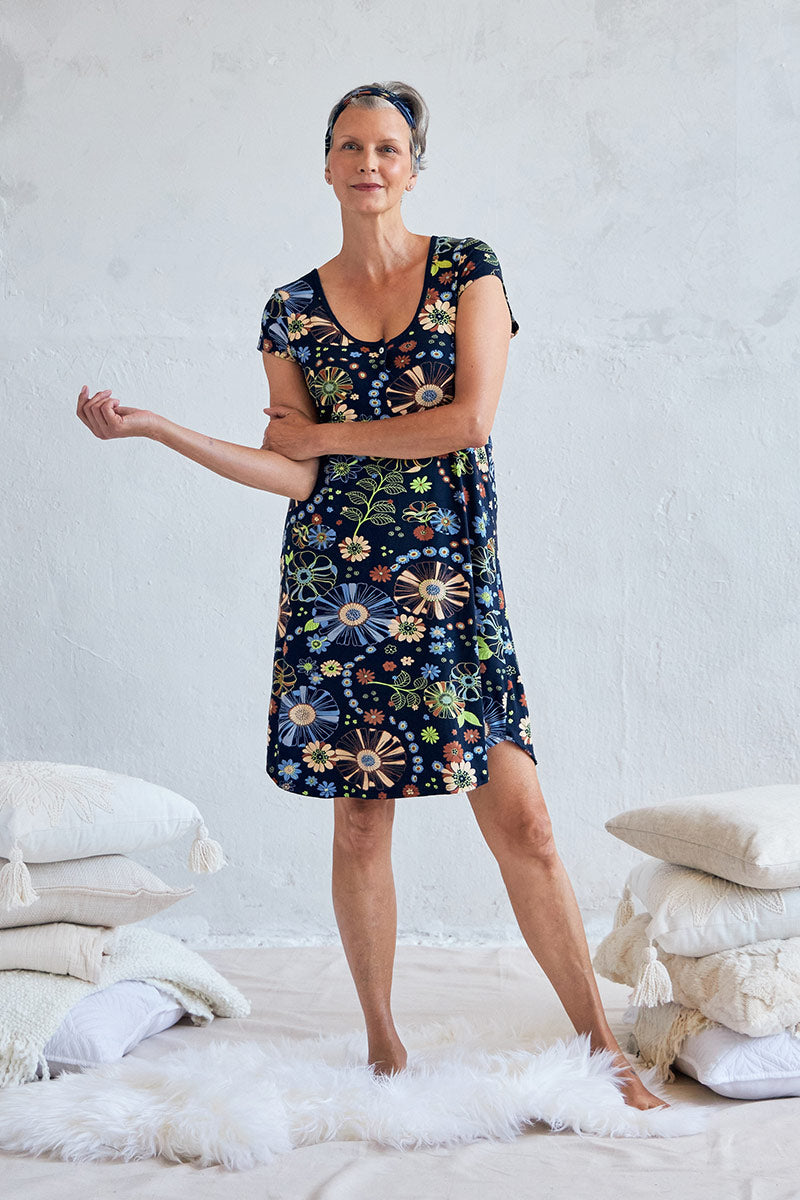 Laroe is 5'11", typically wears a size 6/8 and is wearing a size medium