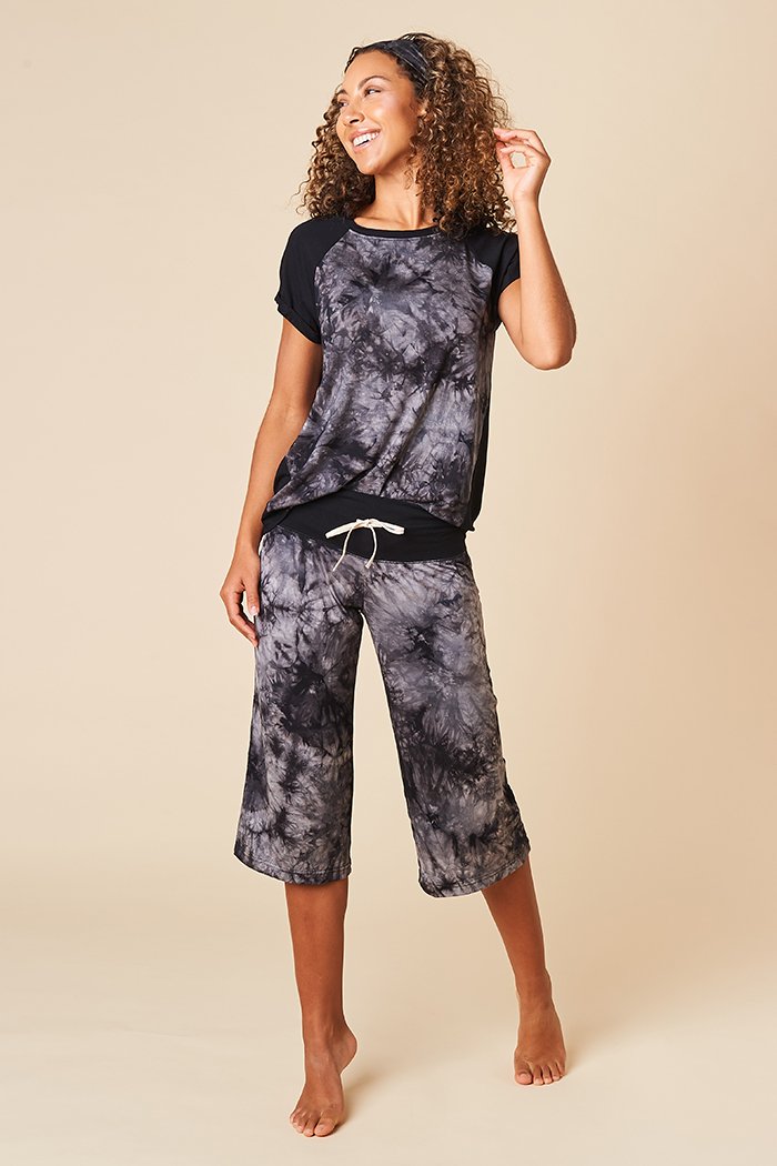 Kelsey is 5'9", typically wears a size 2 and is wearing a size small