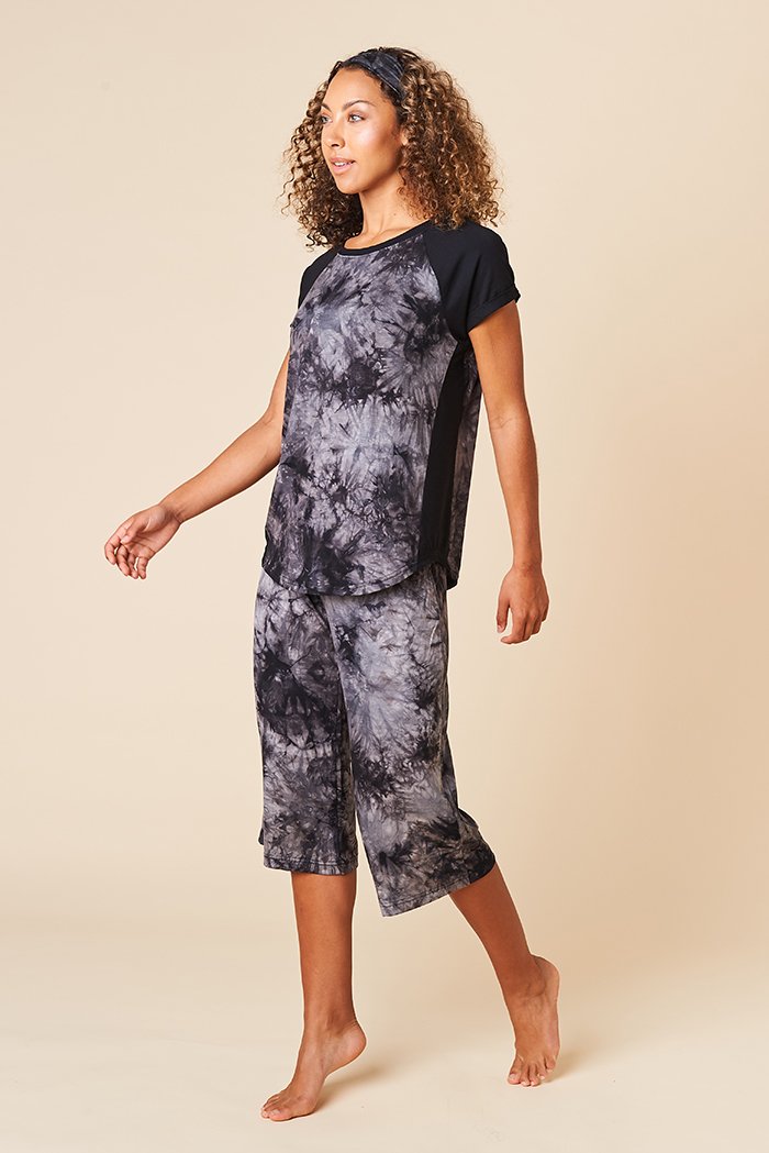 Kelsey is 5'9", typically wears a size 2 and is wearing a size small