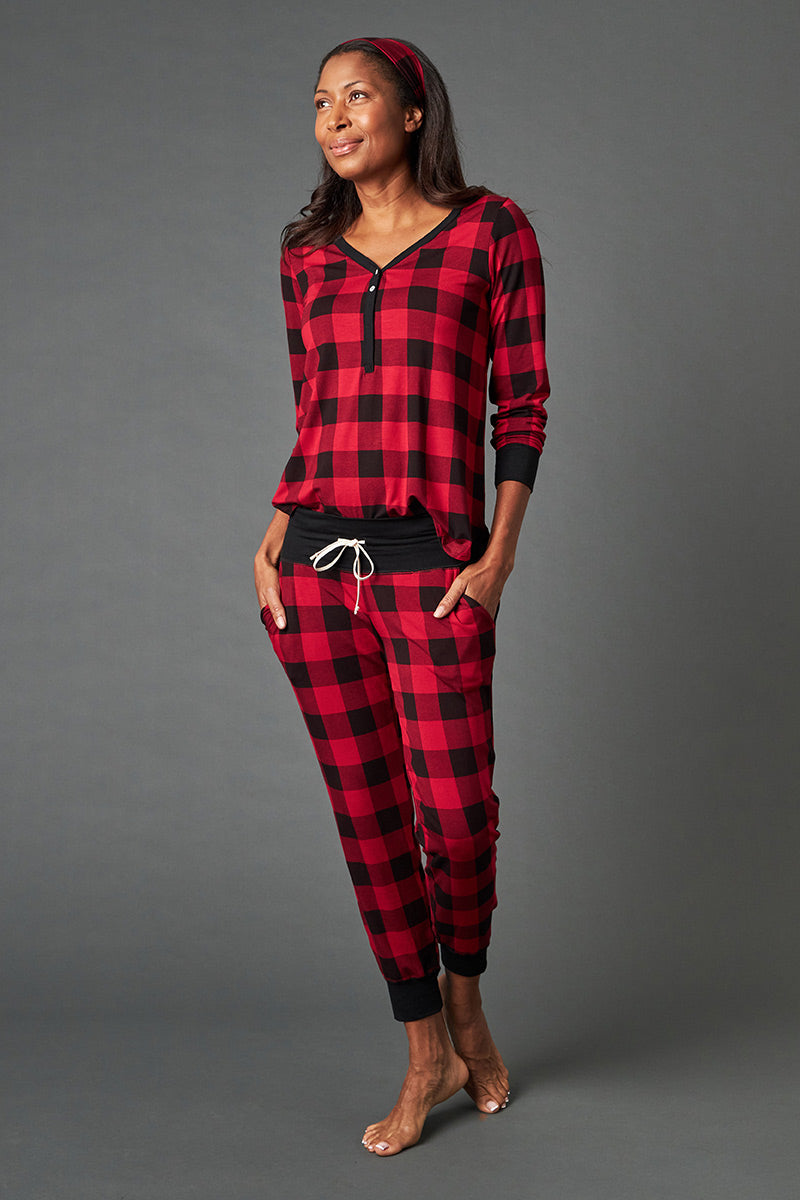 Janice is 5'11", typically wears a size 4/6 and is wearing a size small