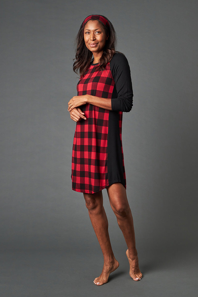 Janice is 5'11", typically wears a size 4/6 and is wearing a size small