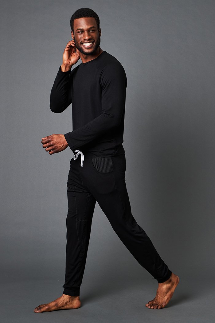 Ugo is 6'3", typically wears a size 33 pant, has a 38" chest and is wearing a size medium