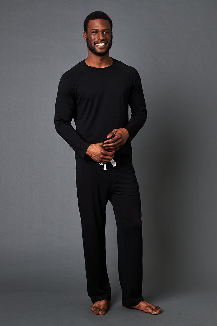 Ugo is 6'3", typically wears a size 33 pant, has a 38" chest and is wearing a size medium