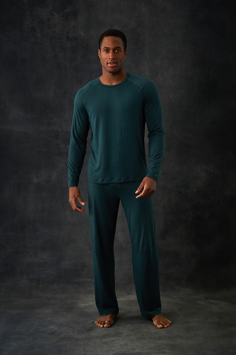 Brendan is 6'0", typically wears a size 32 pant, has a 40" chest and is wearing a size medium