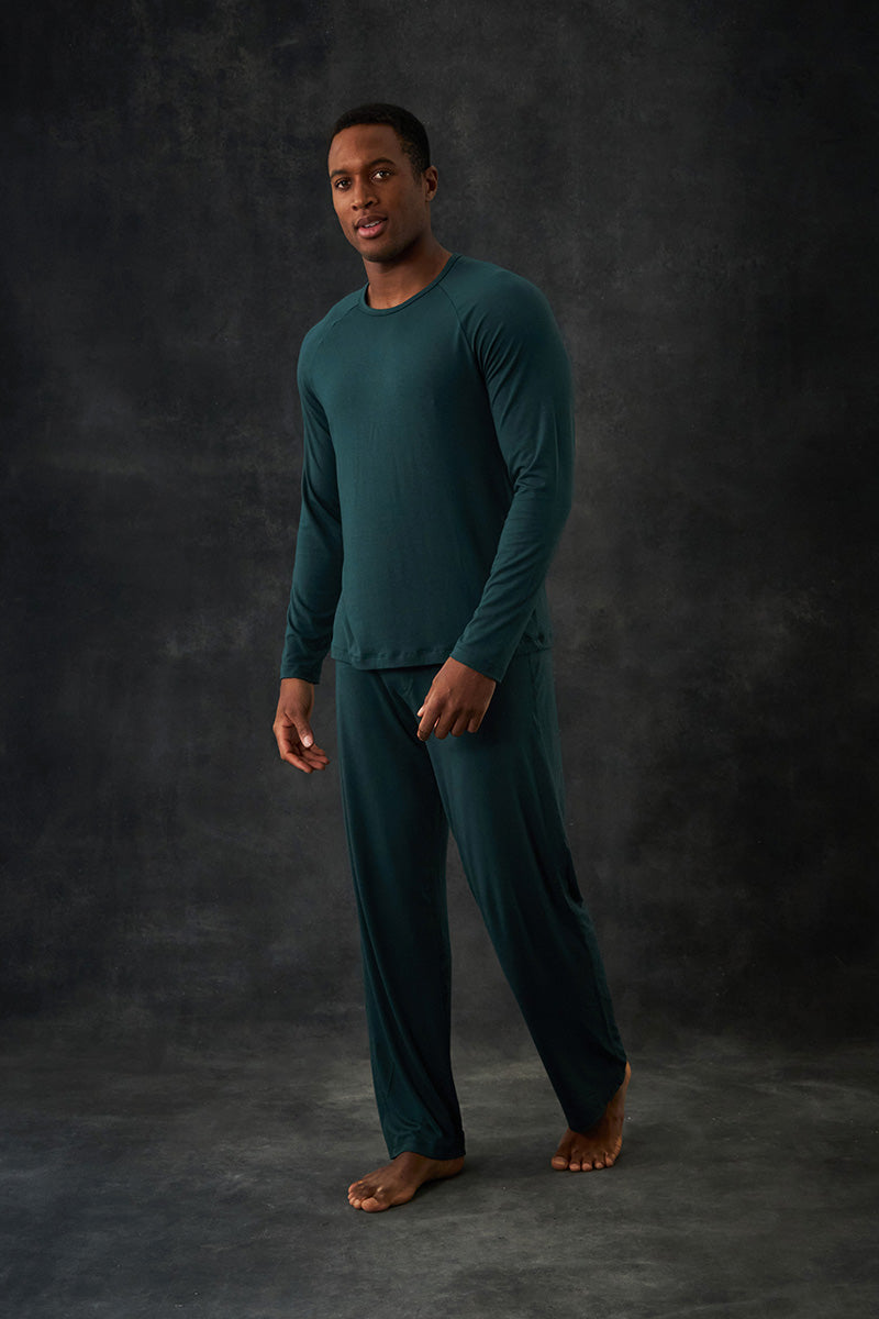 Brendan is 6'0", typically wears a size 32 pant, has a 40" chest and is wearing a size medium