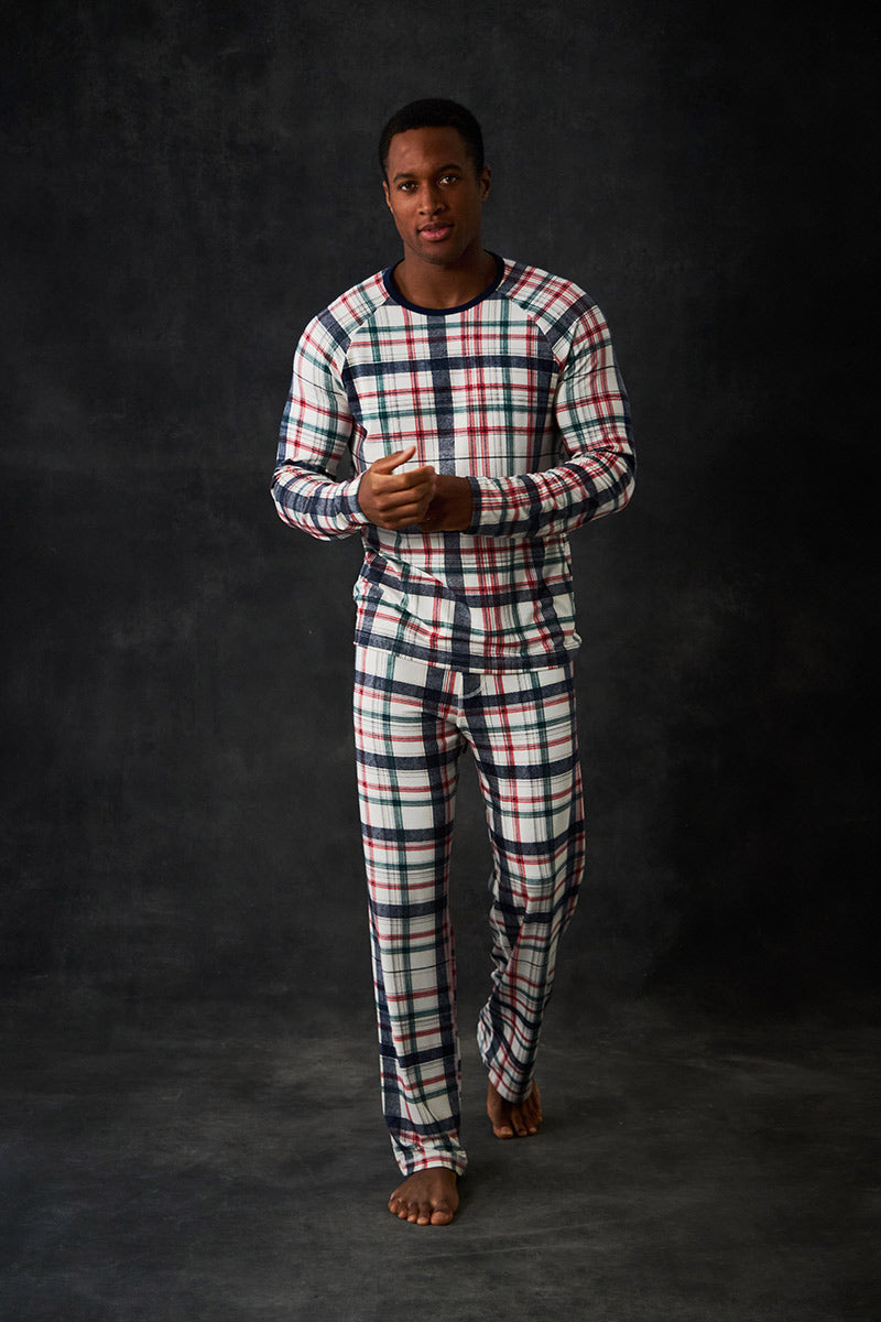 Brendan is 6'0", typically wears a size 32 pant, has a 40" chest and is wearing a size medium