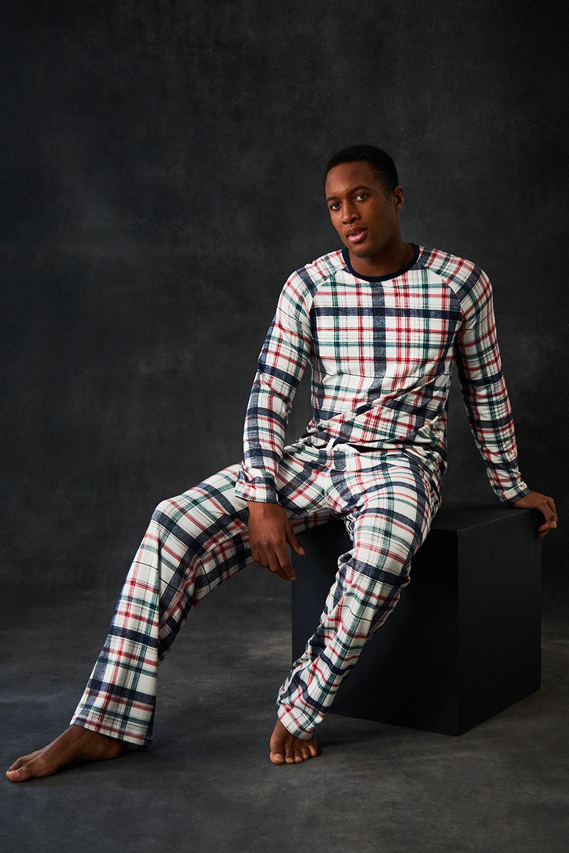 Brendan is 6'0", typically wears a size 32 pant, has a 40" chest and is wearing a size medium