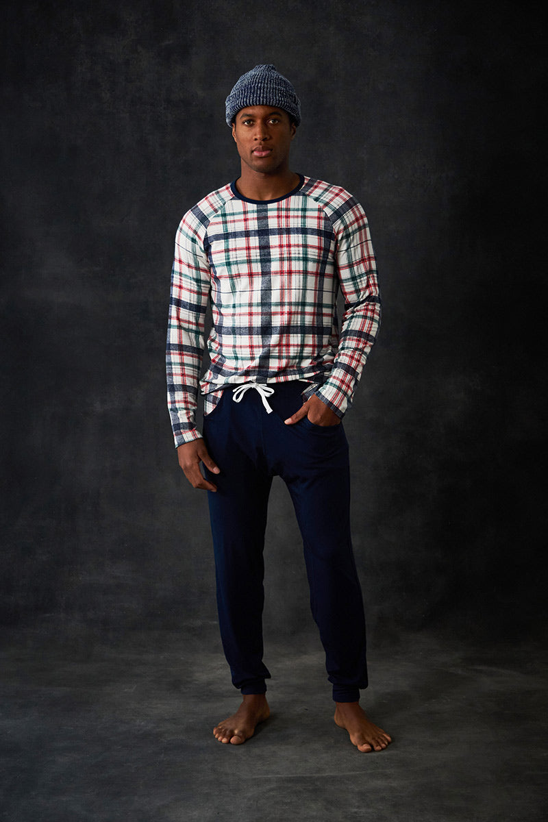 Brendan is 6'0", typically wears a size 32 pant, has a 40" chest and is wearing a size medium