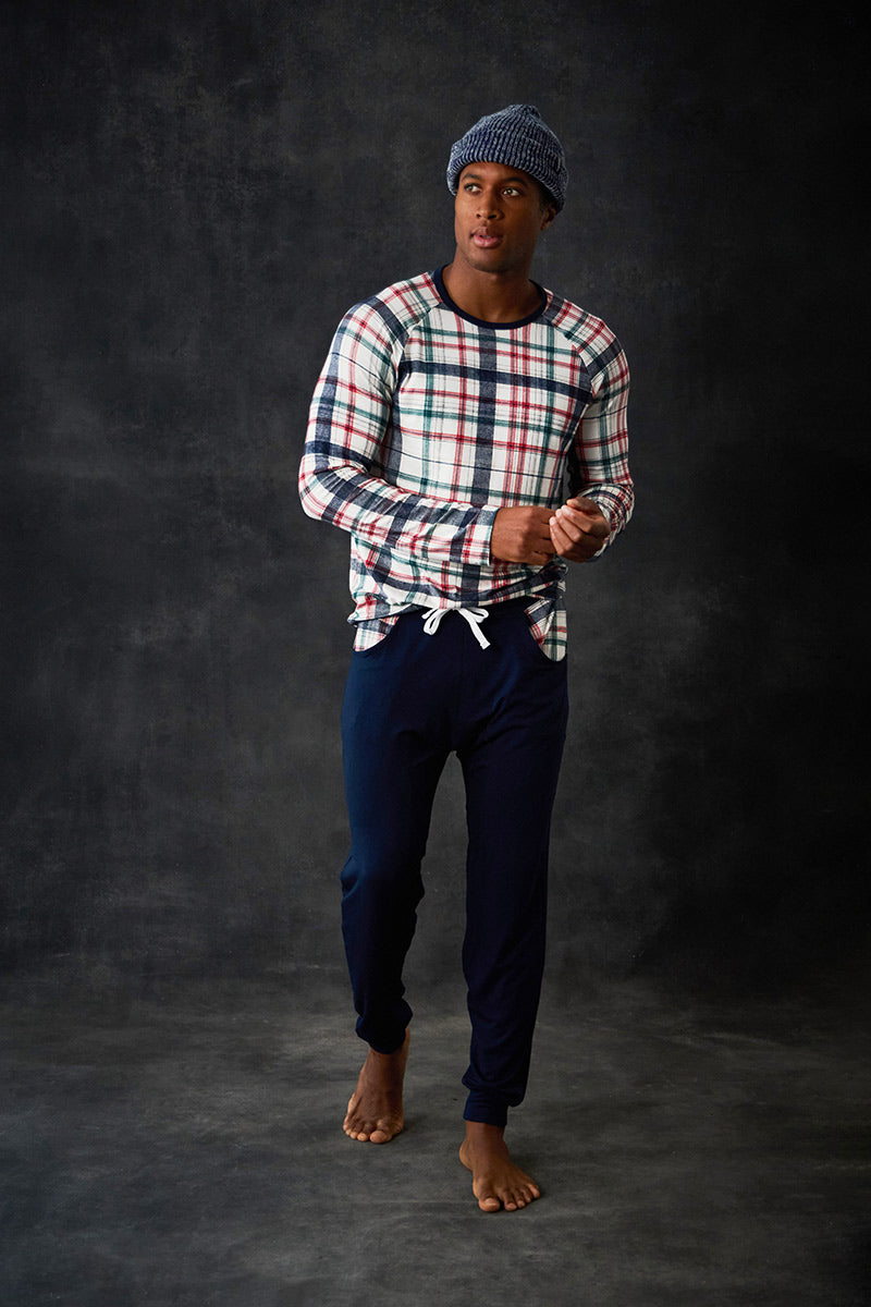 Brendan is 6'0", typically wears a size 32 pant, has a 40" chest and is wearing a size medium