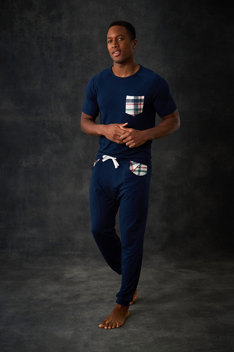 Brendan is 6'0, has a 40" chest and is wearing a size medium