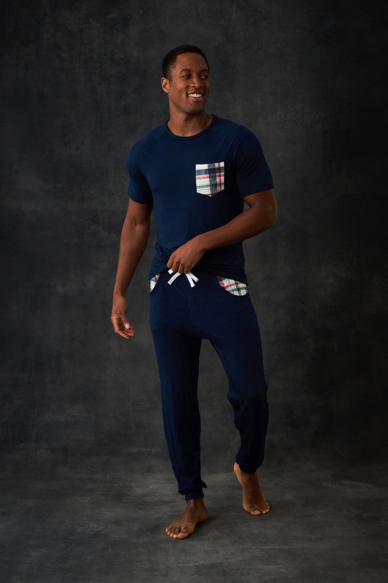 Brendan is 6'0", typically wears a size 32 pant, has a 40" chest and is wearing a size medium