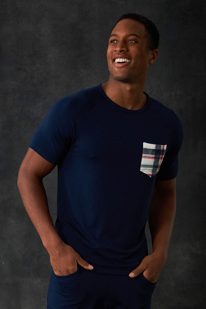 Brendan is 6'0, has a 40" chest and is wearing a size medium