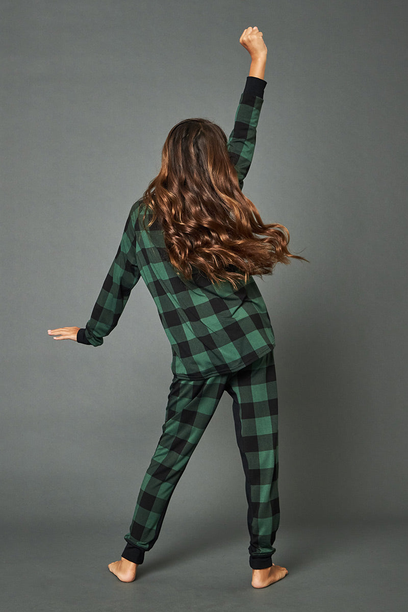 Ava is 9 years old, 4'9" tall and is wearing a size 9/10