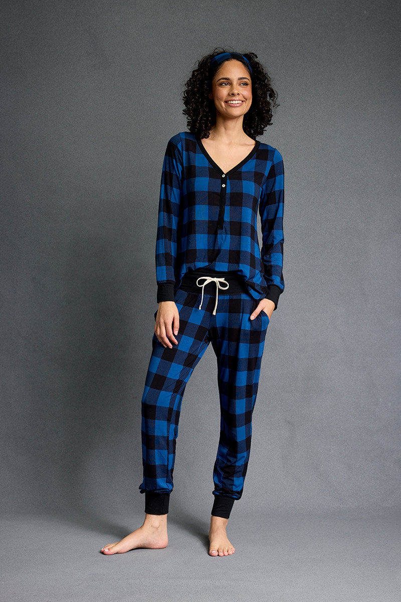 Adia is 5'7", typically wears a size 2 and is wearing a size S