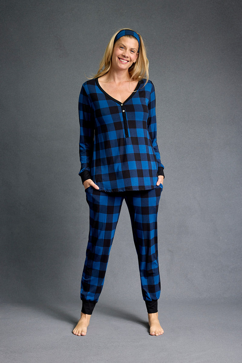 Amber is 5'9", typically wears a size 6/8 and is wearing a size M