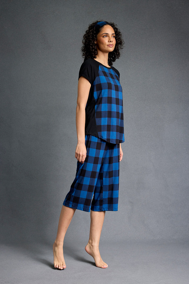 Adia is 5'7", typically wears a size 2 and is wearing a size S