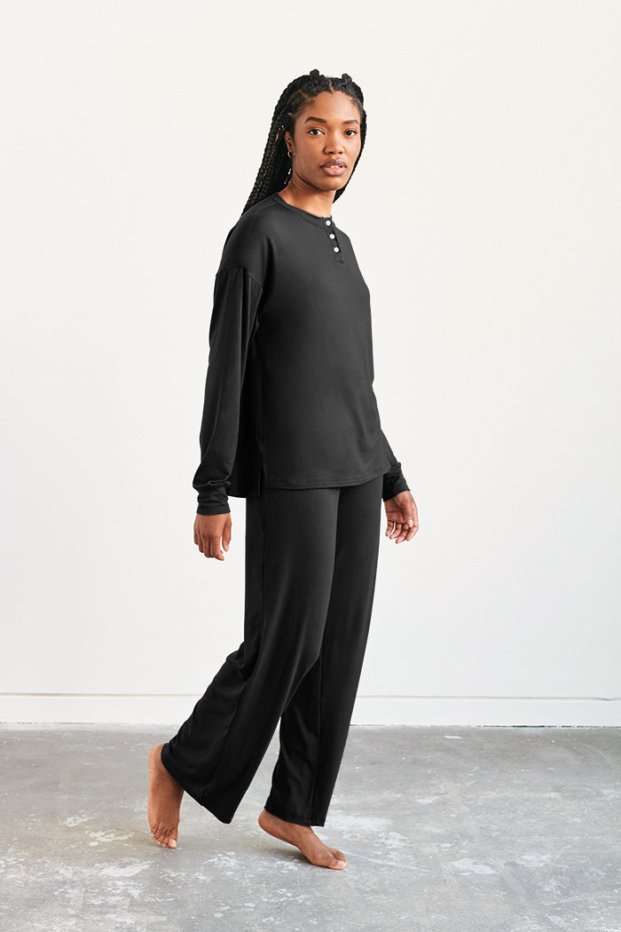 Ruqayyah is 5'9", typically wears a size 2 and is wearing a size small