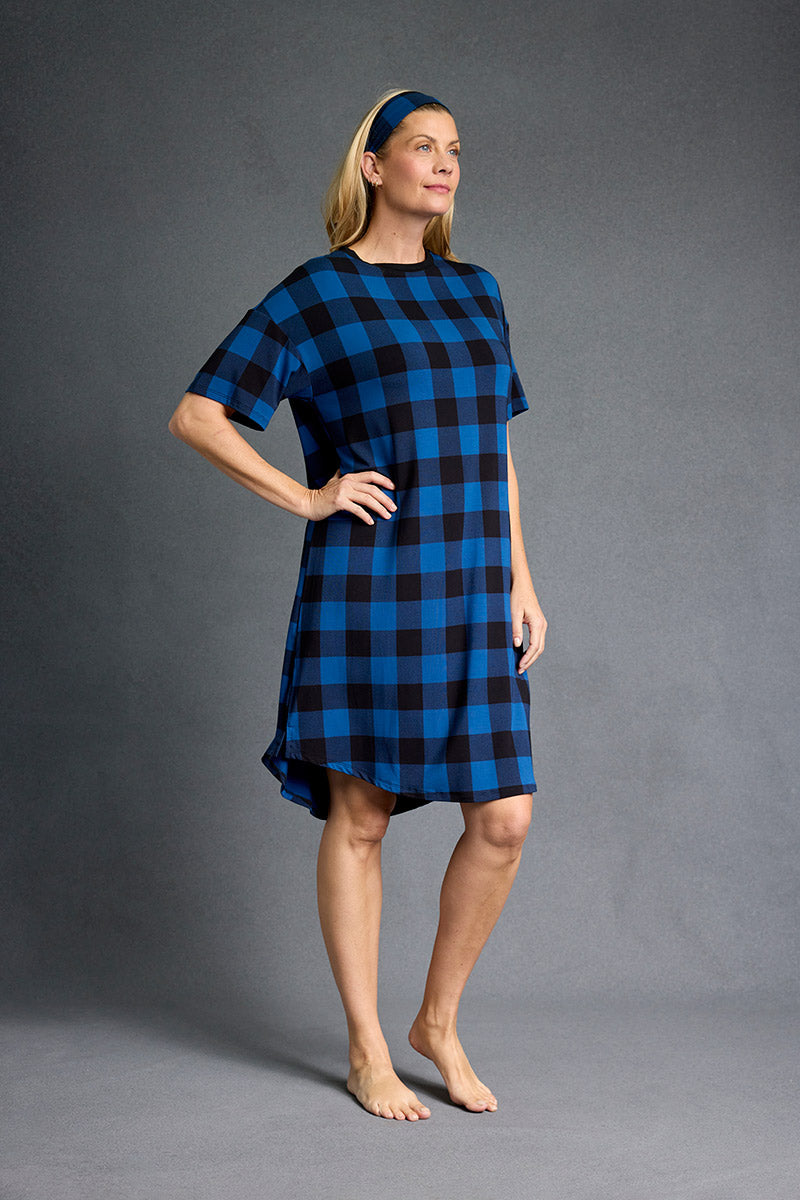 Amber is 5'9", typically wears a size 6/8 and is wearing a size M