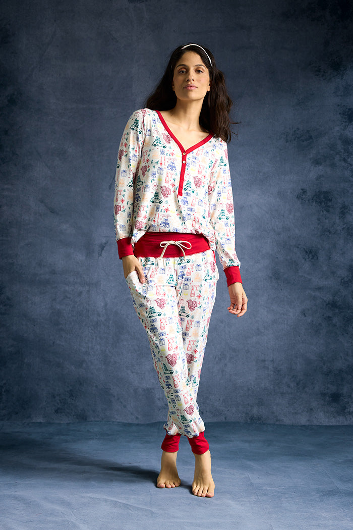 Lynn is 5'8", typically wears a size 2/4 and is wearing a size S