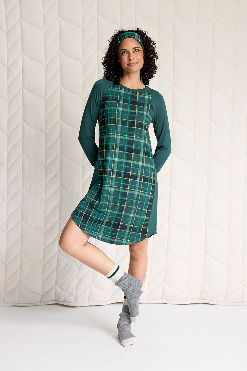 Adia is 5'7", typically wears a size 2 and is wearing a size S