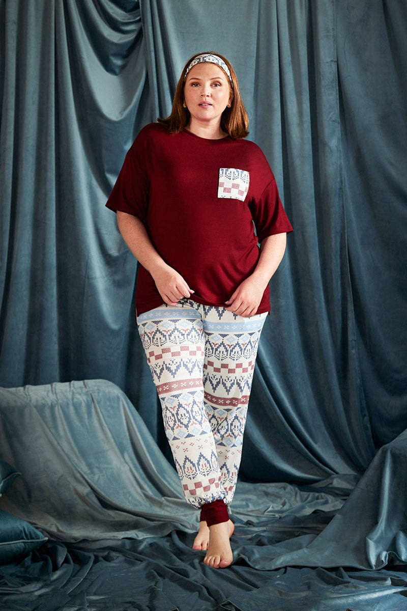 Meaghan is 5'9", typically wears a size 16 and is wearing a size XL. 