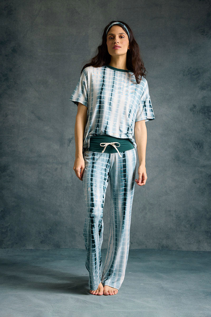 Lynn is 5'8", typically wears a size 2/4 and is wearing a size S