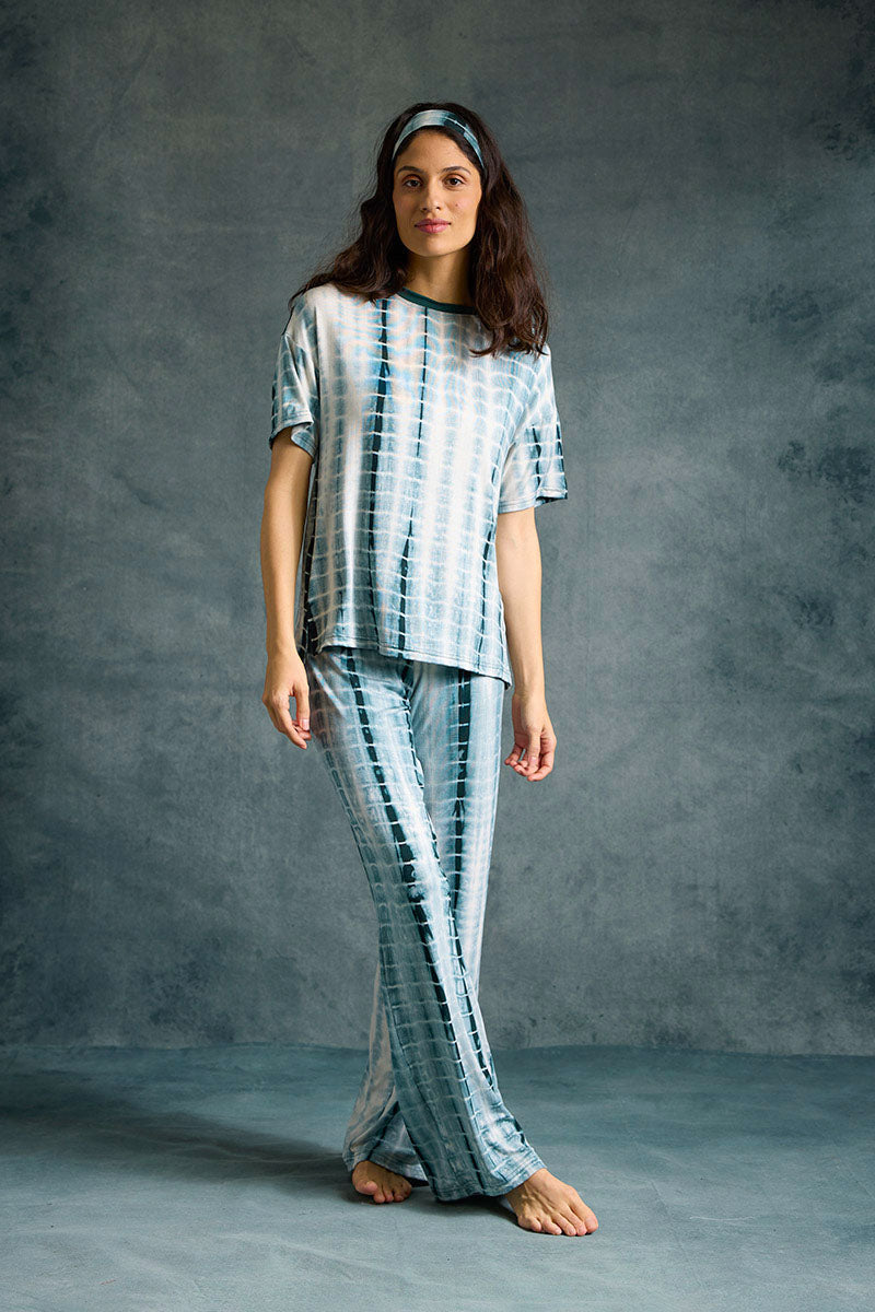 Lynn is 5'8", typically wears a size 2/4 and is wearing a size S