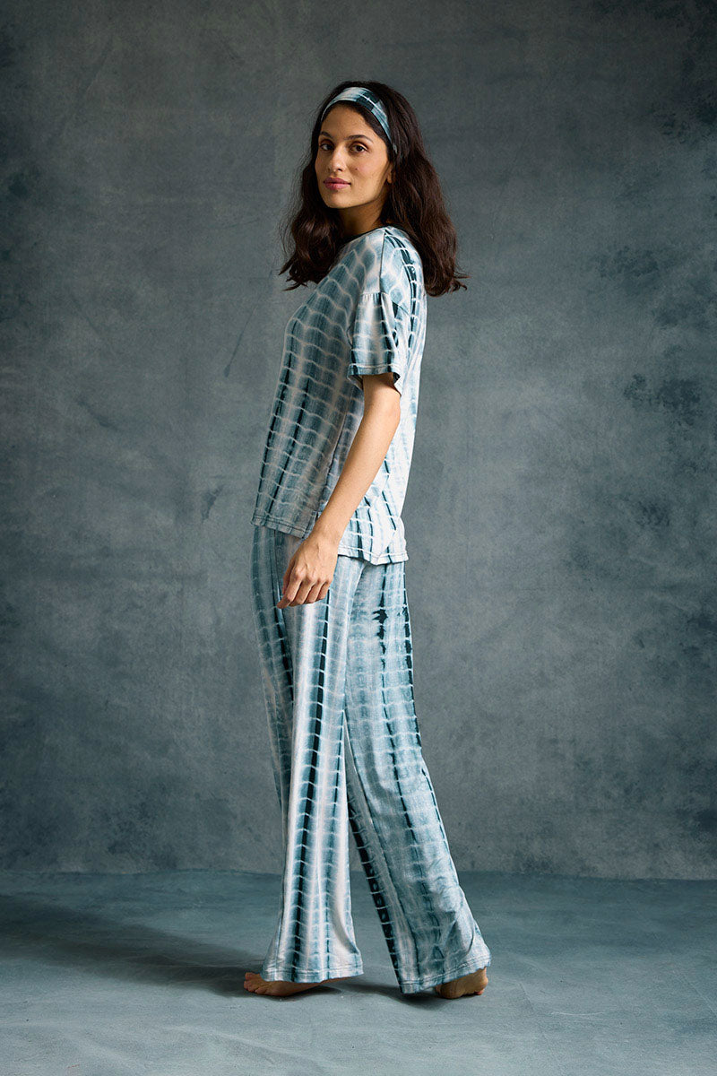 Lynn is 5'8", typically wears a size 2/4 and is wearing a size S