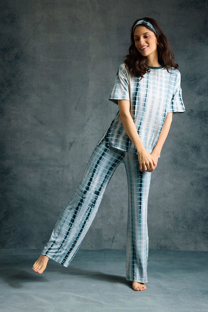 Lynn is 5'8", typically wears a size 2/4 and is wearing a size S