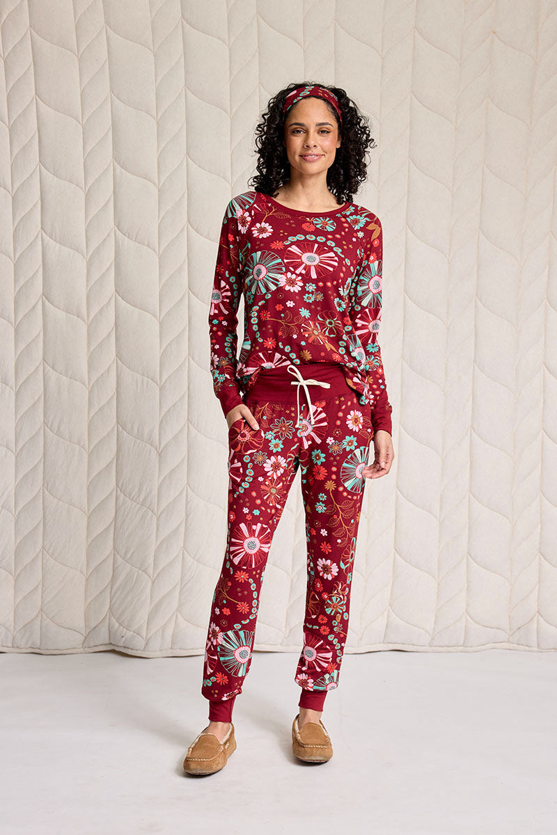 Adia is 5'7", typically wears a size 2 and is wearing a size S