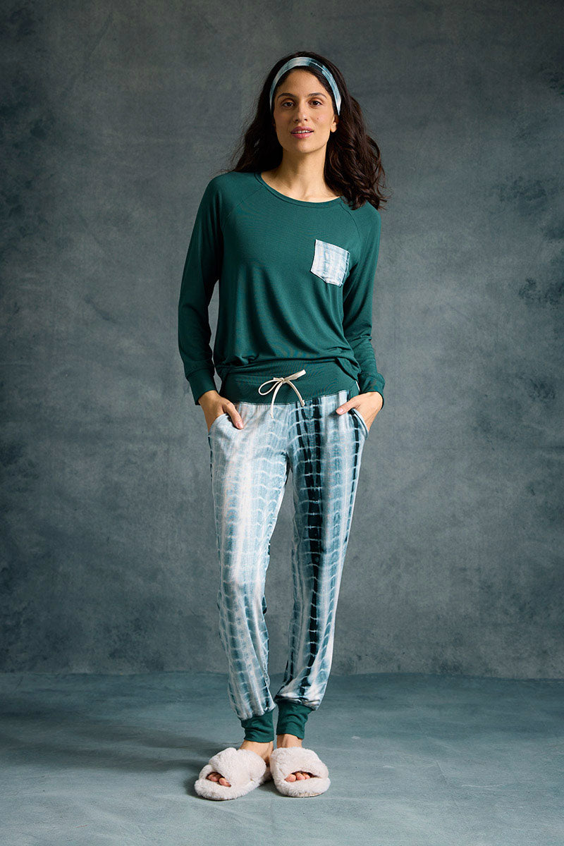 Lynn is 5'8", typically wears a size 2/4 and is wearing a size S