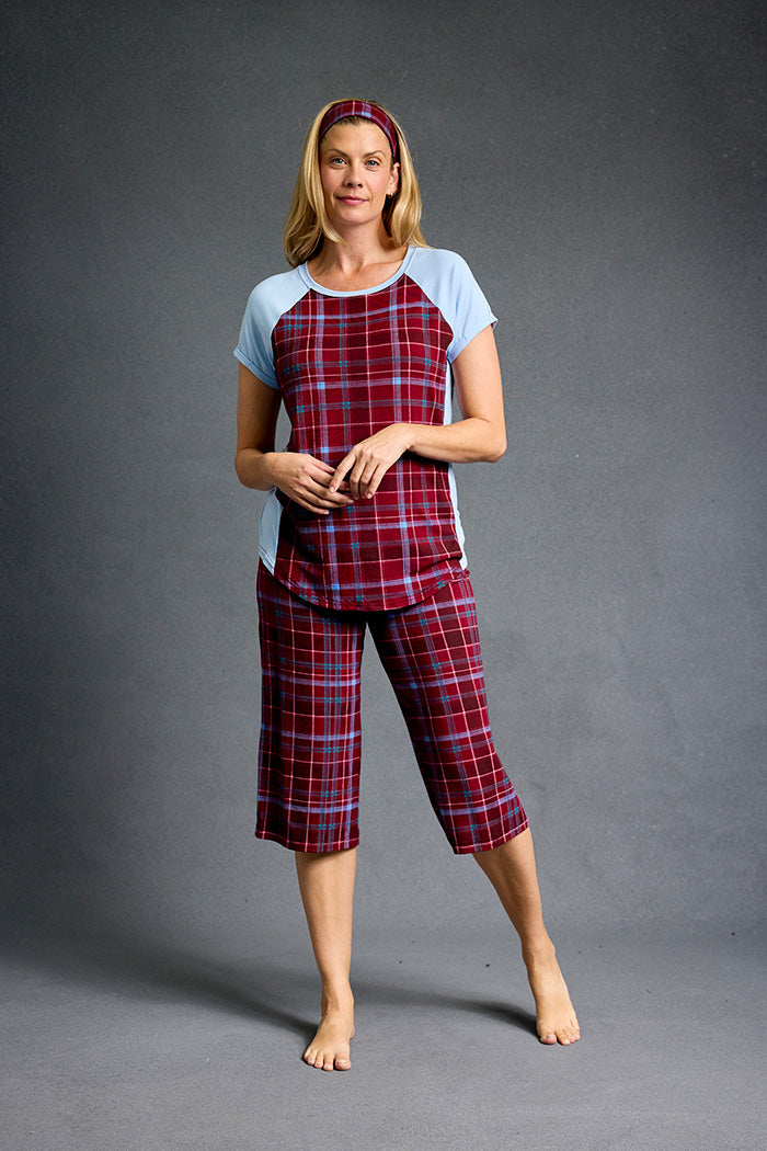 Amber is 5'9", typically wears a size 6/8 and is wearing a size M