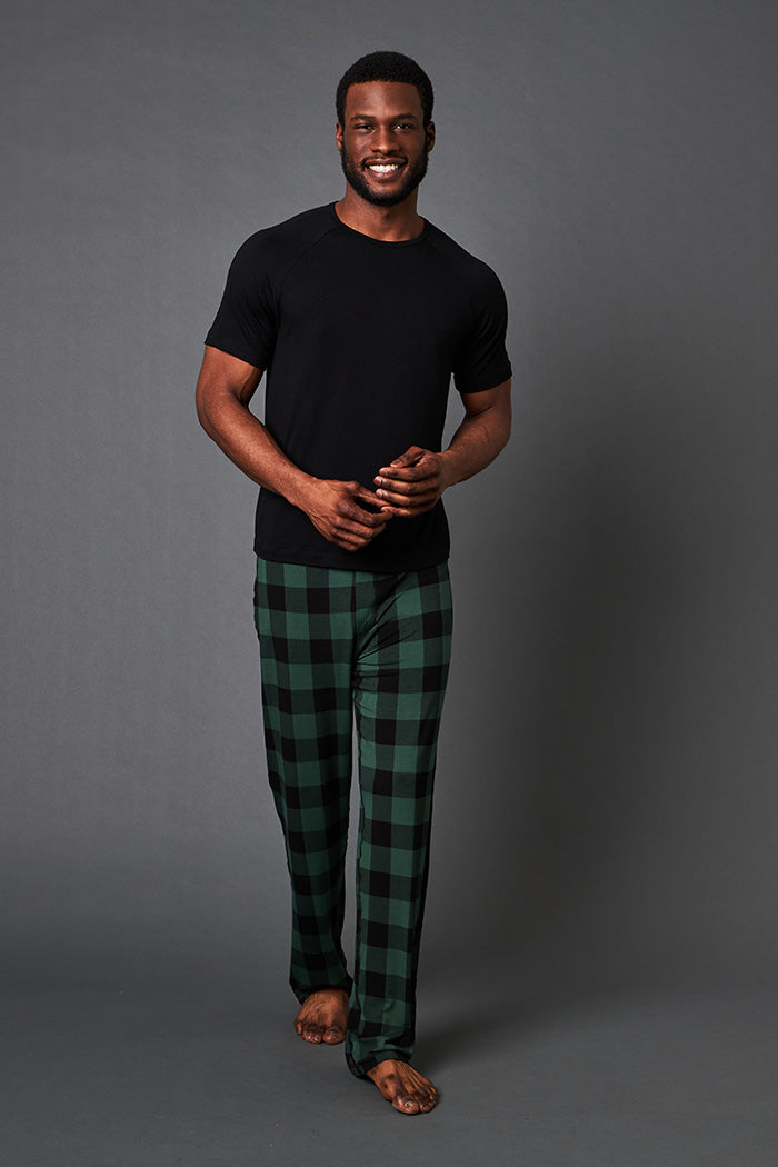 Ugo is 6'3", has a 38" chest and is wearing a size medium