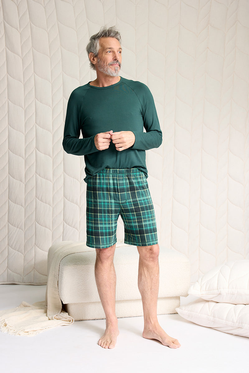 Bill is 6'2", typically wears a size 32 pant, has a 40" chest and is wearing a size M