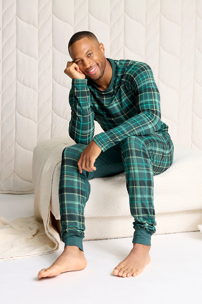 Brendan is 6'0", typically wears a size 32 pant, has a 40" chest and is wearing a size M