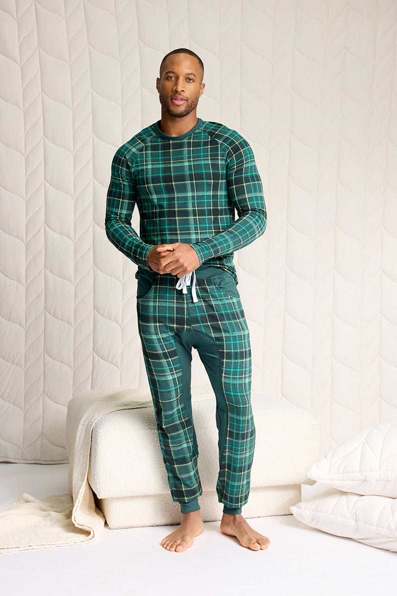 Brendan is 6'0", typically wears a size 32 pant, has a 40" chest and is wearing a size M