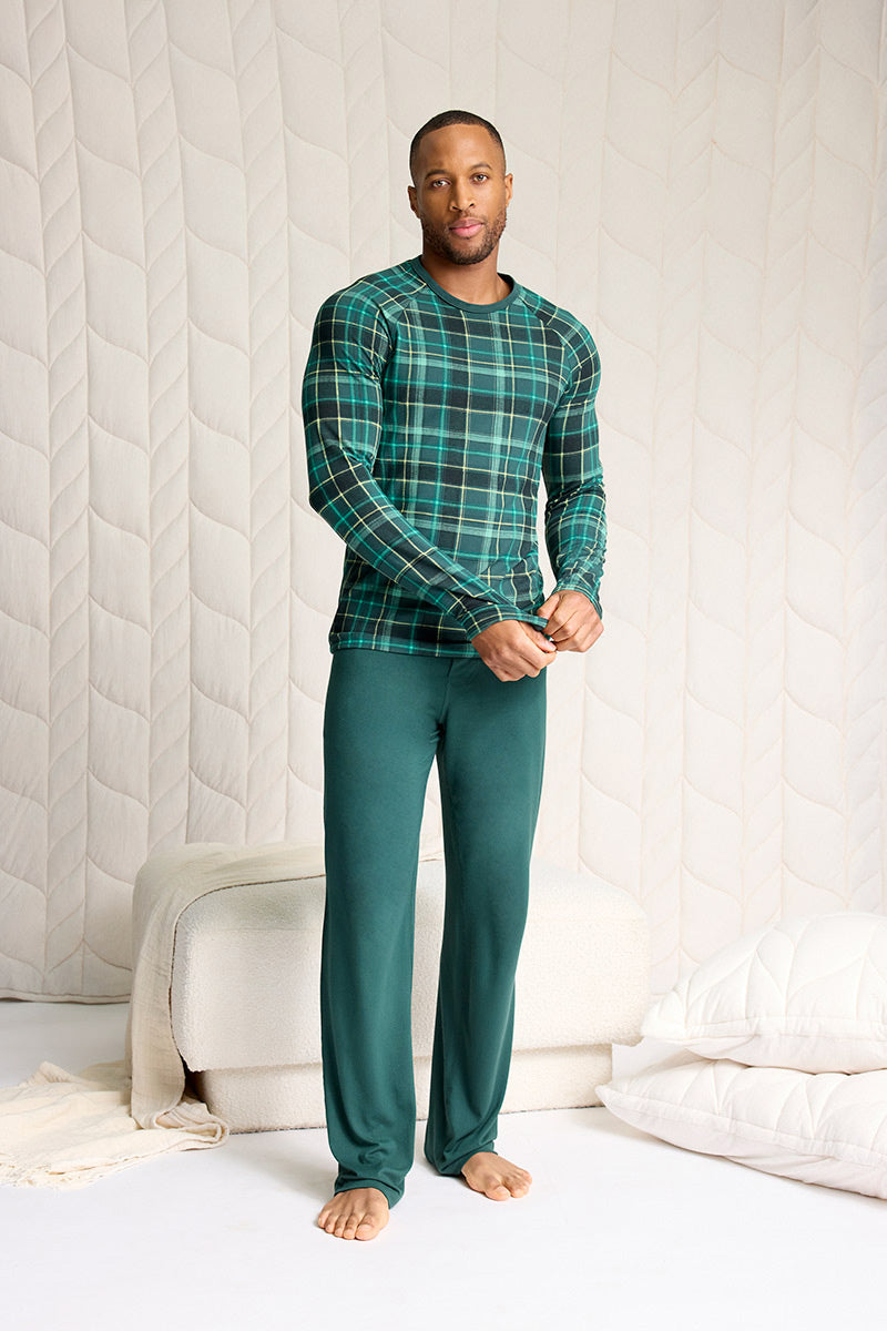 Brendan is 6'0", typically wears a size 32 pant, has a 40" chest and is wearing a size M