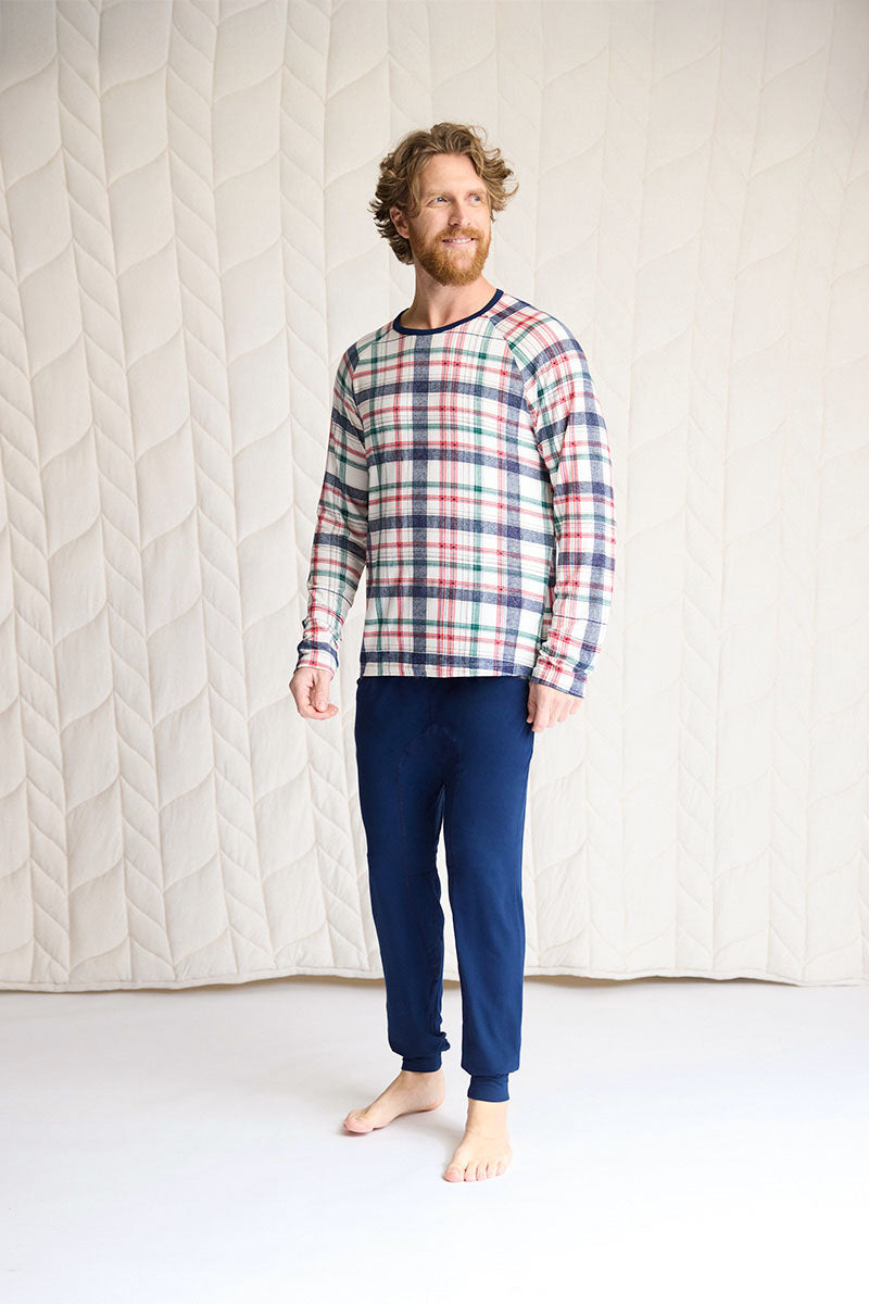 Matt is 6'2", typically wears a size 32 pant, has a 40" chest and is wearing size medium