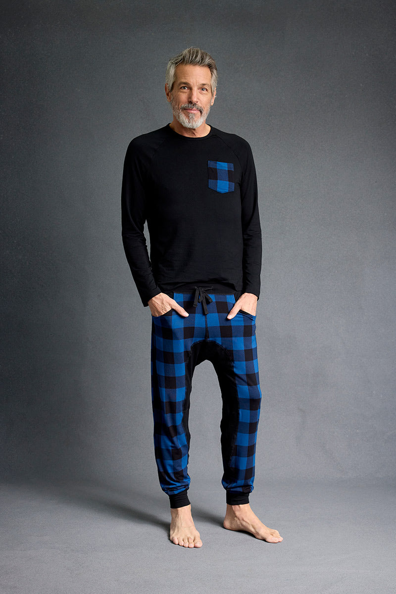 Bill is 6'2", typically wears a size 32 pant, has a 40" chest and is wearing a size M