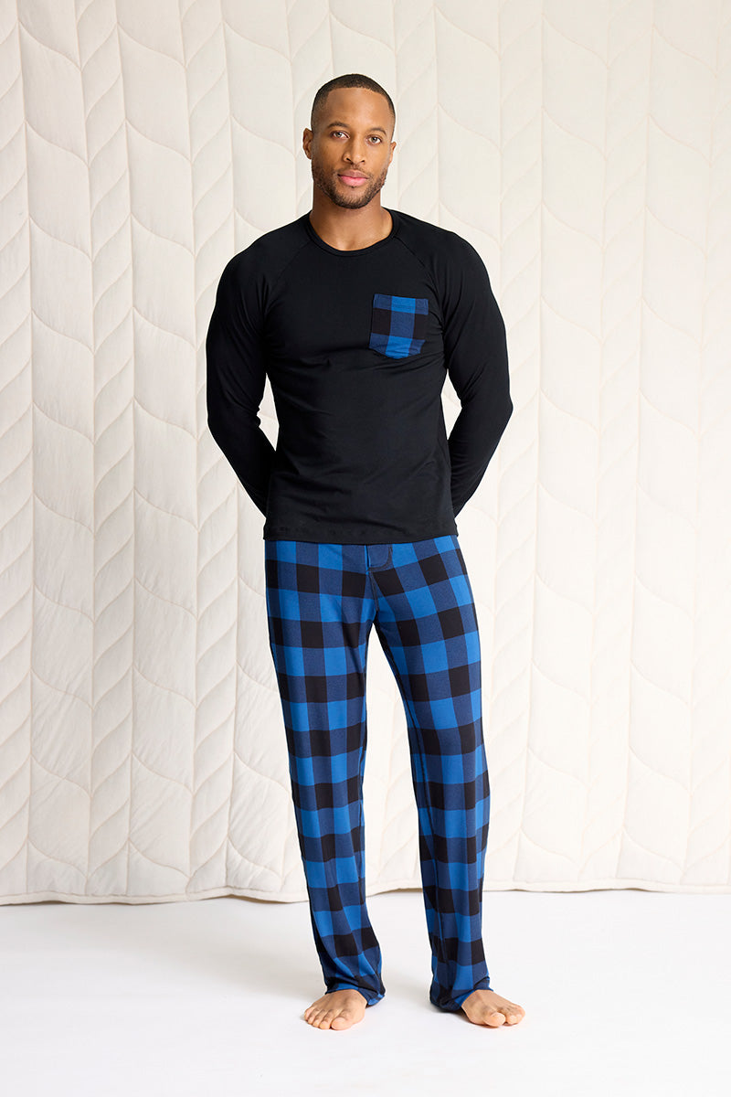 Brendan is 6'0", typically wears a size 32 pant, has a 40" chest and is wearing a size M