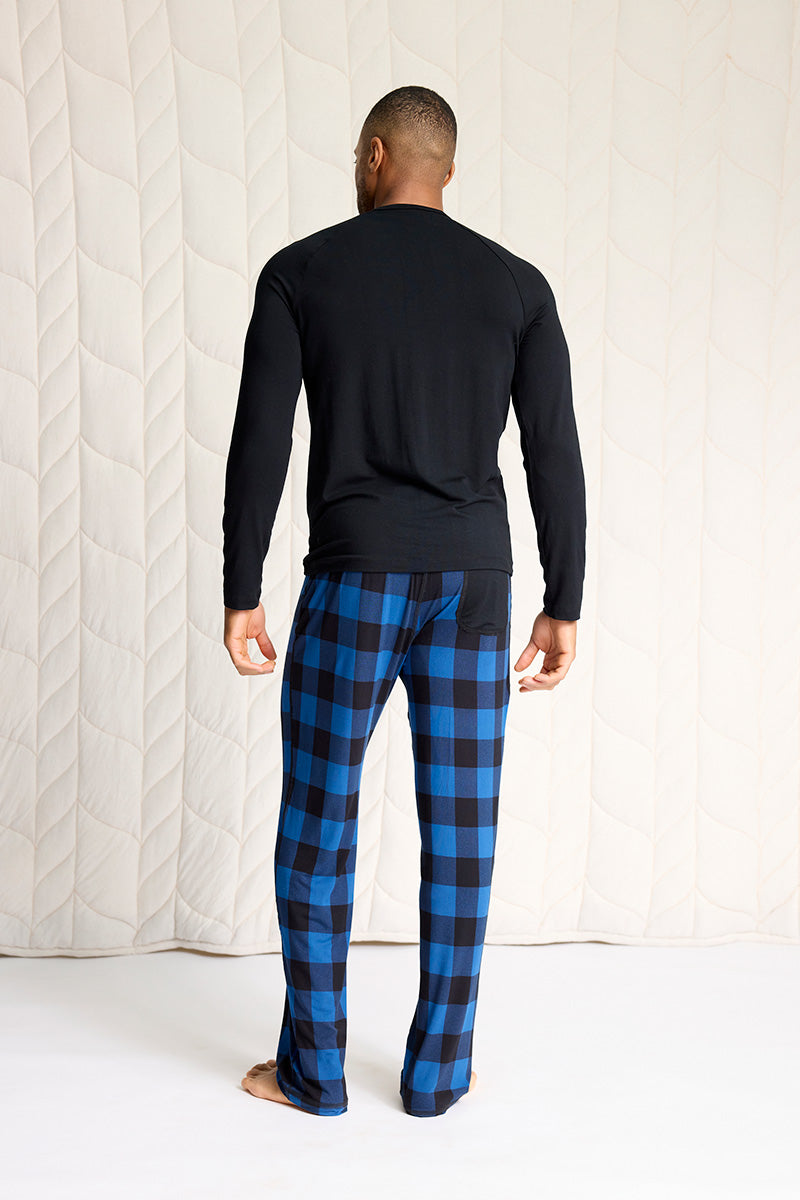 Brendan is 6'0", typically wears a size 32 pant, has a 40" chest and is wearing a size M