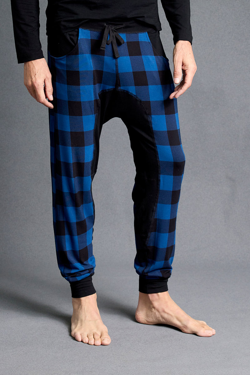 Bill is 6'2", typically wears a size 32 pant, has a 40" chest and is wearing a size M