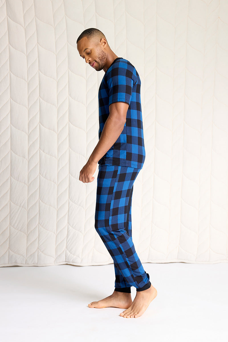 Brendan is 6'0", typically wears a size 32 pant, has a 40" chest and is wearing a size M